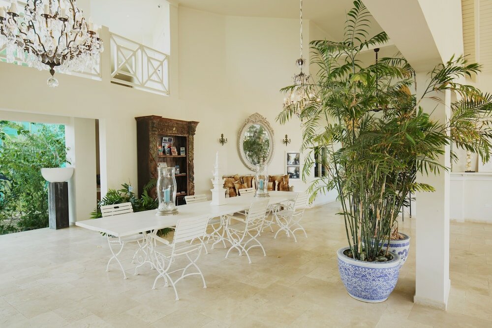 Фото Ocean Breeze Boutique Hotel & Marina