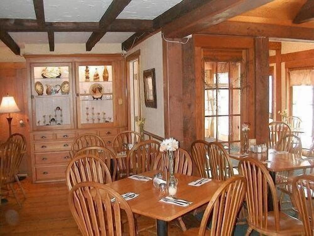 Фото Cedar Crest Inn