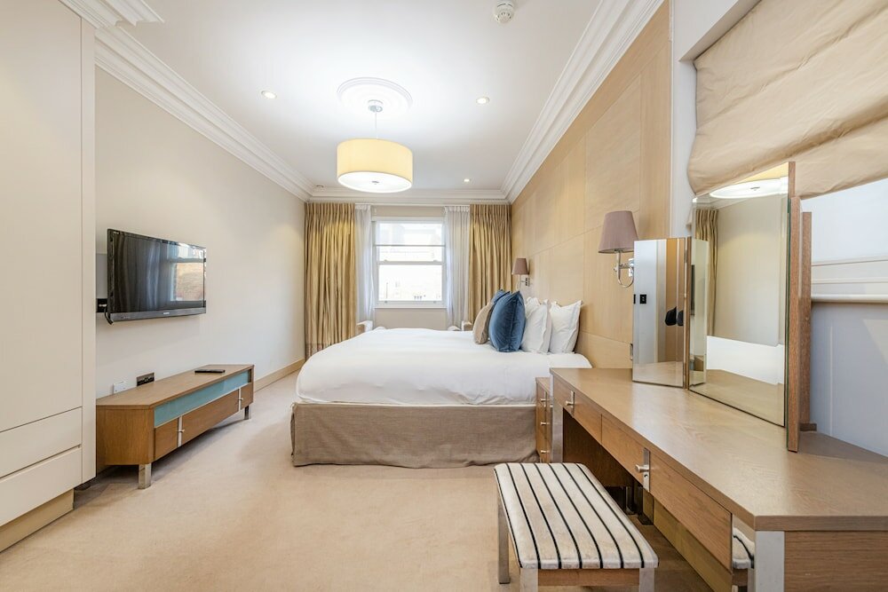 Фото Claverley Court