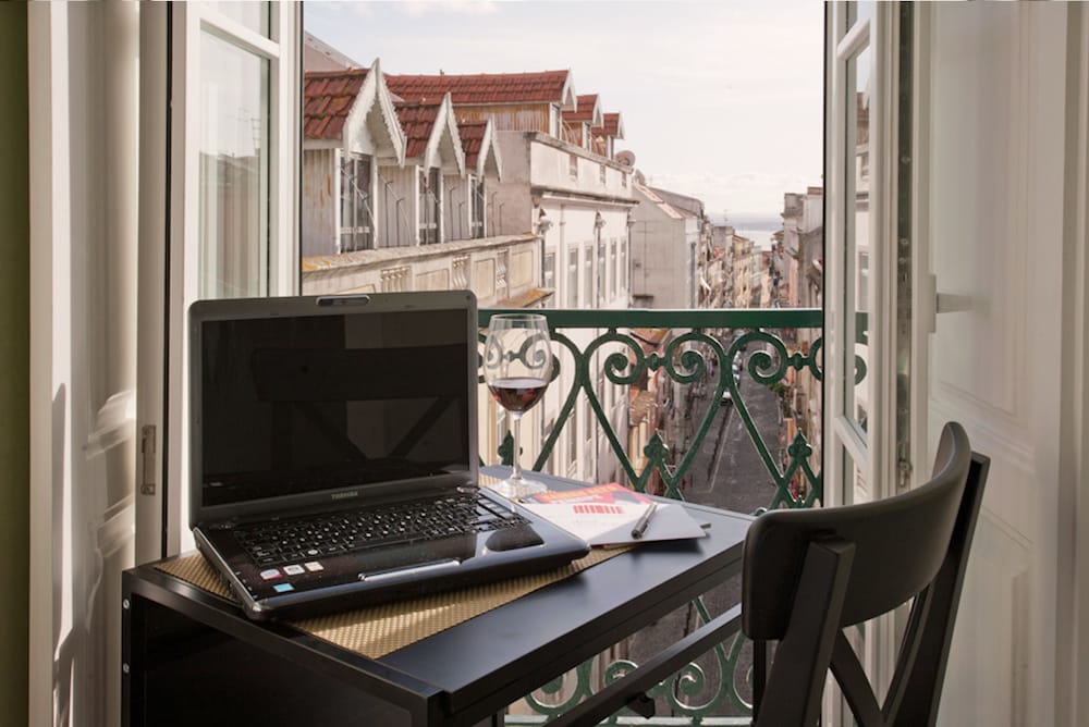 Фото Lisbon Colours Bairro Alto Apartments