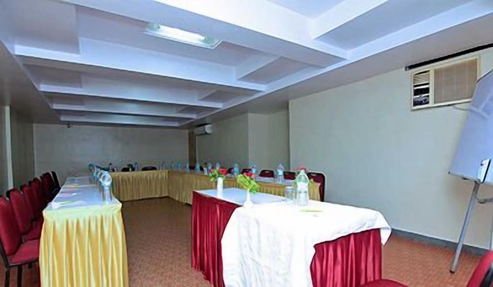 Фото Hotel The Metropole