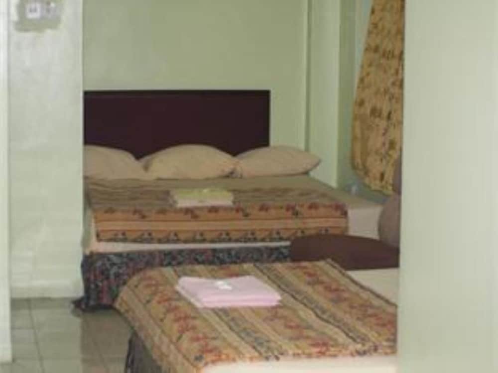 Фото Kawana Tourist Inn