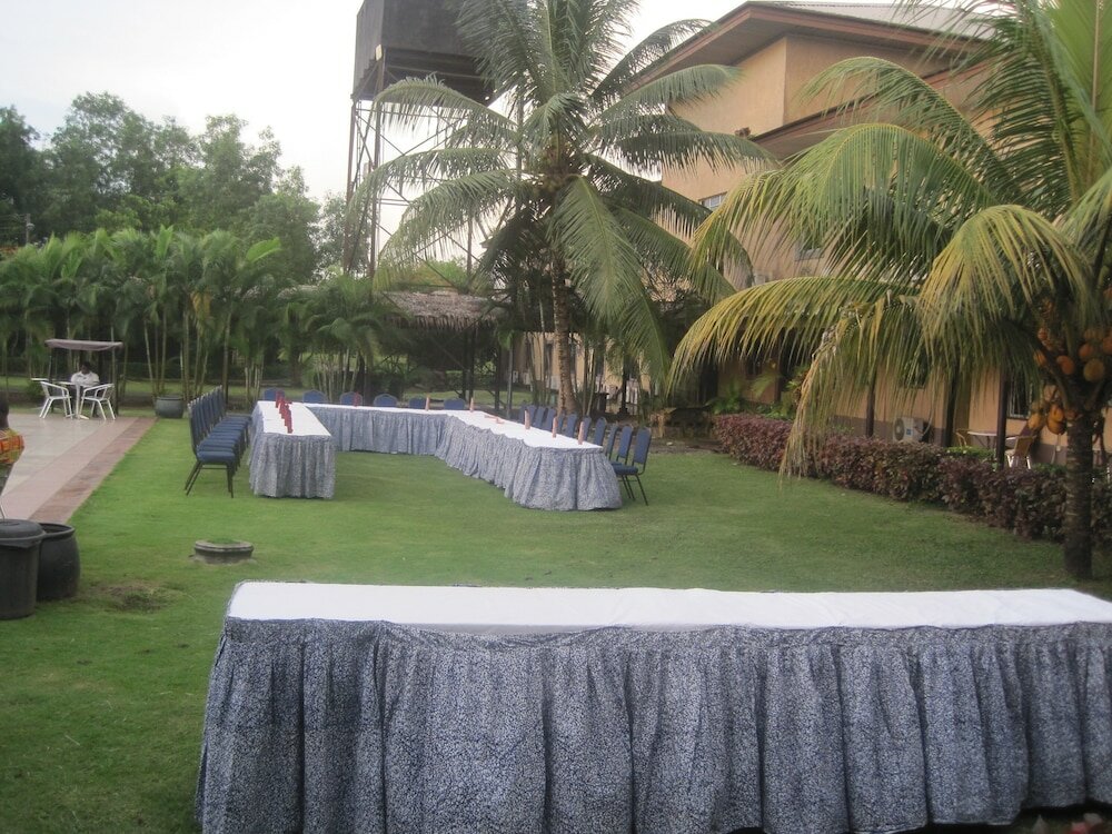 Фото Axari Hotel & Suites