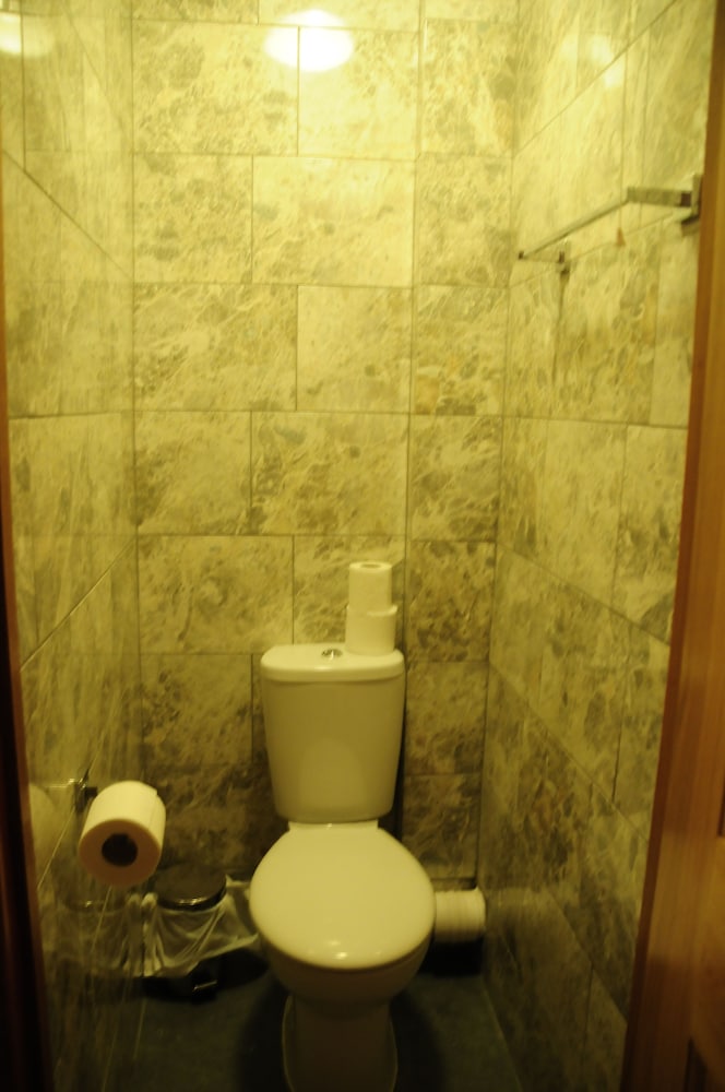 Фото Cricklewood Lodge Hotel