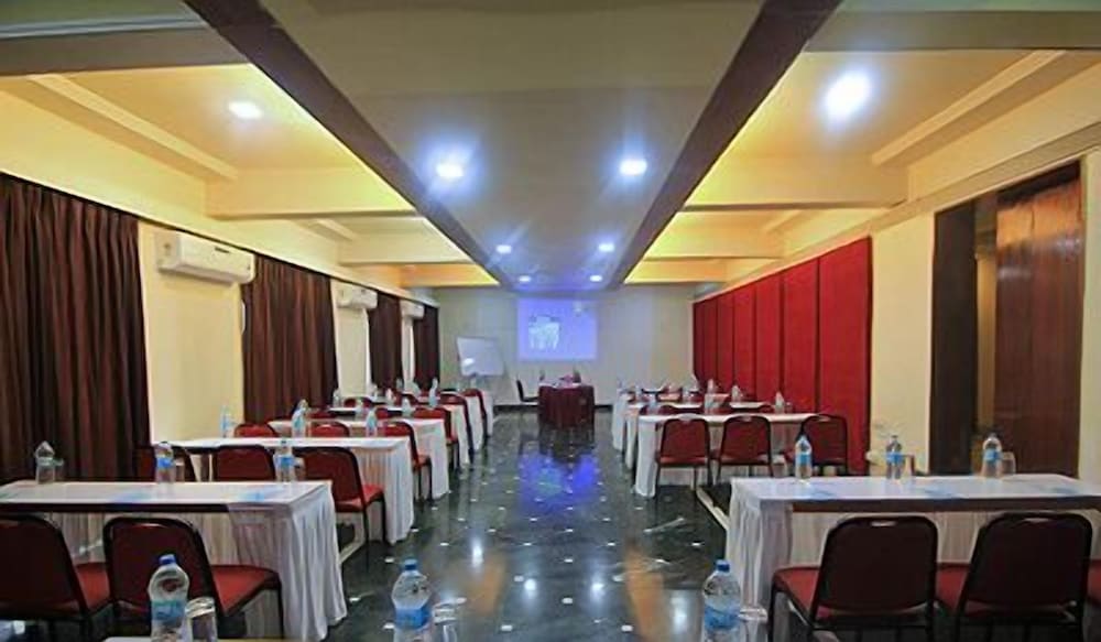 Фото Hotel The Metropole