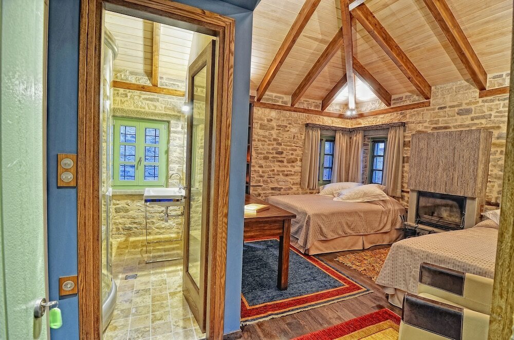 Фото Aithrio Guesthouse