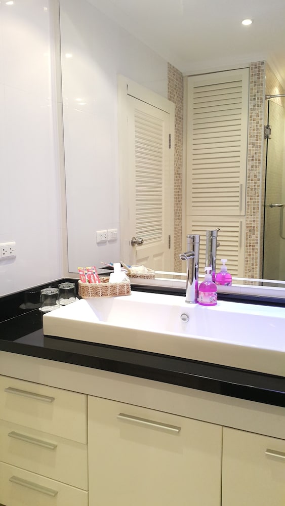 Фото Vtsix Condo Service at View Talay Condo