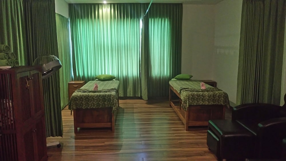 Фото Satriya Cottages