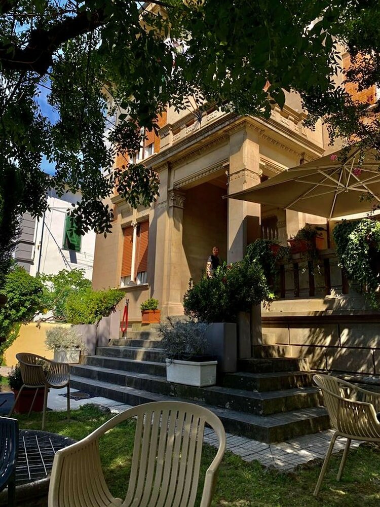 Фото Villa Tower Inn