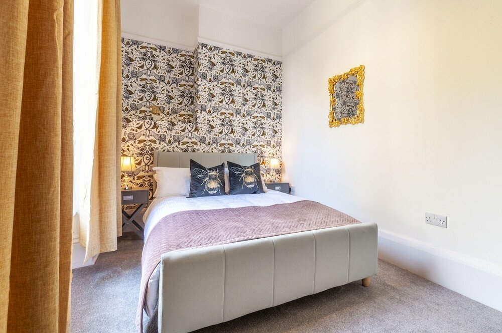 Фото Wyndham Square Apartments by K Boutique