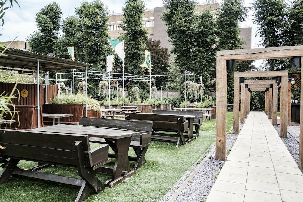 Фото The Drayton Court Hotel