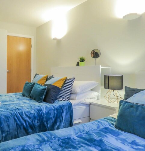 Гостиница Tudors eSuites City Centre House в Бирмингеме