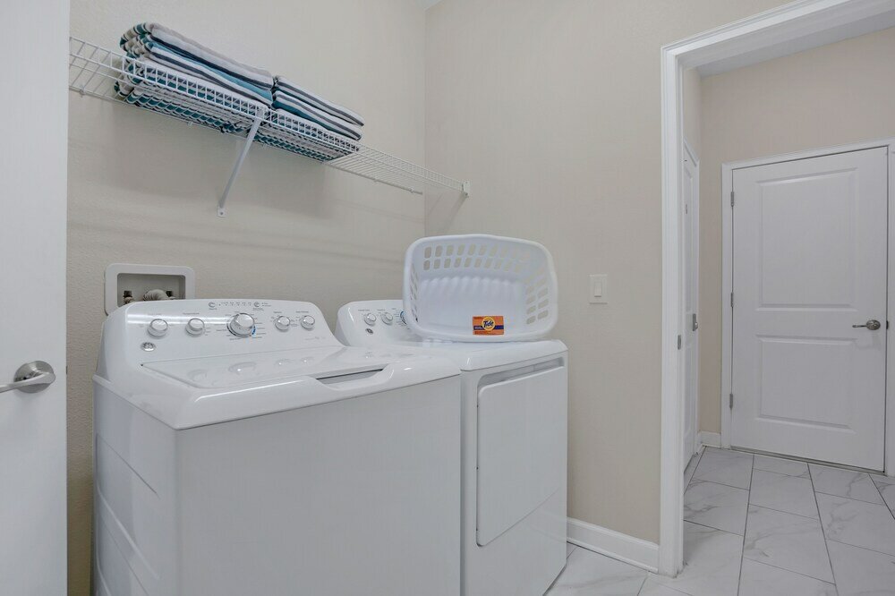 Фото Lakeview Home w Private Pool & Free Water Park!