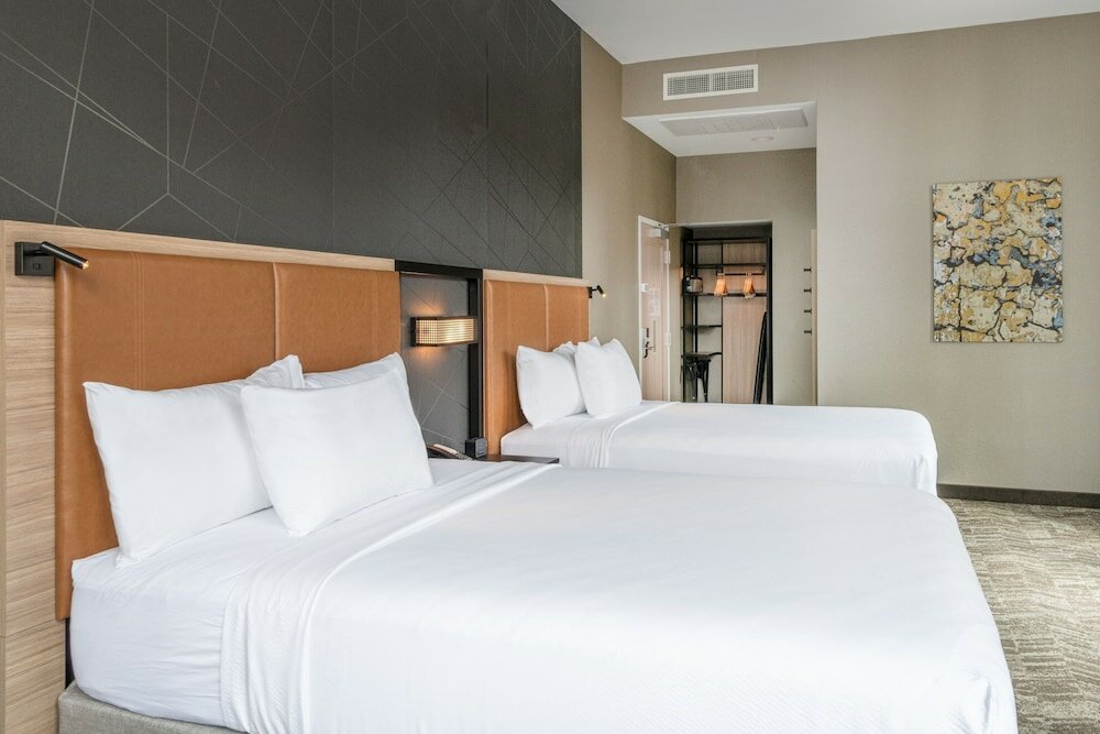 Фото SpringHill Suites by Marriott Baltimore Downtown Convention Center Area