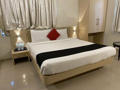 Гостиница Aron Resort Lonavala Near Old Mumbai Pune Highway в Лонавала