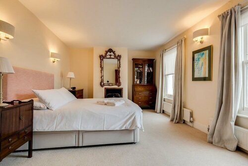 Гостиница The Walton House Spacious 3-bedroom Jericho House Close to City Centre в Оксфорде
