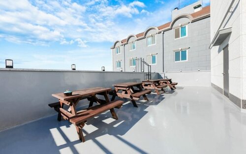 Гостевой дом Gangneung Nishi SPA Pension в Канныне