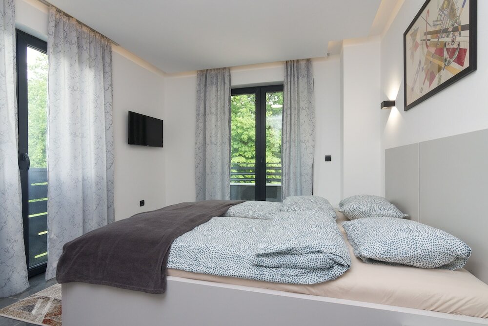 Фото Deluxe Feliciano Apartments