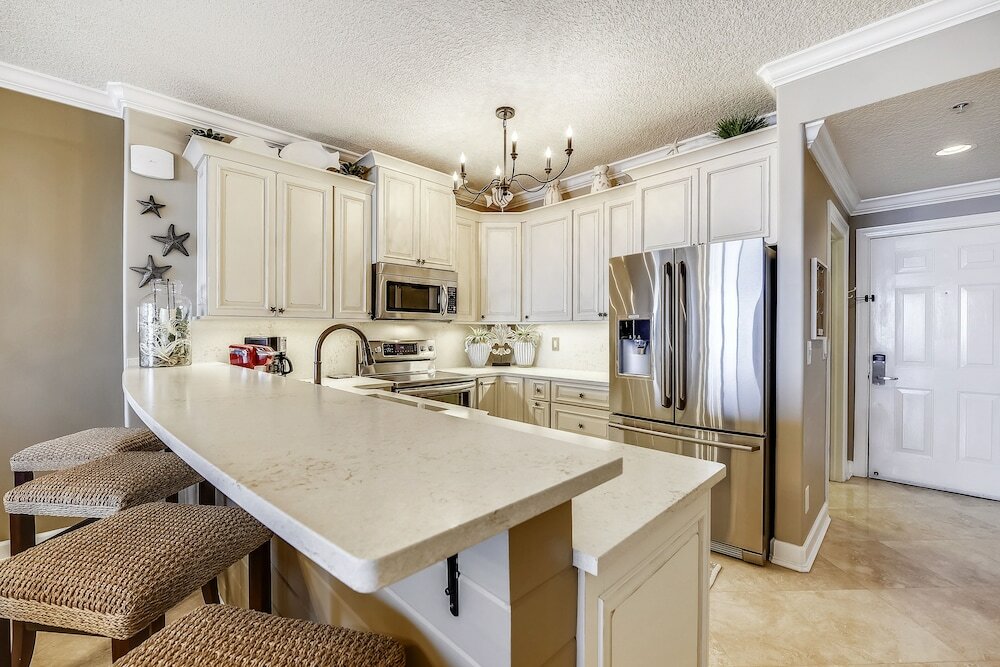 Фото Tropic Winds by Book That Condo