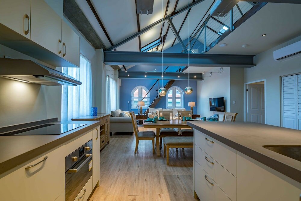 Фото The Yellow Penthouse