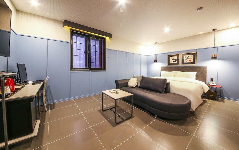 Фото Gupo Brown-Dot Hotel