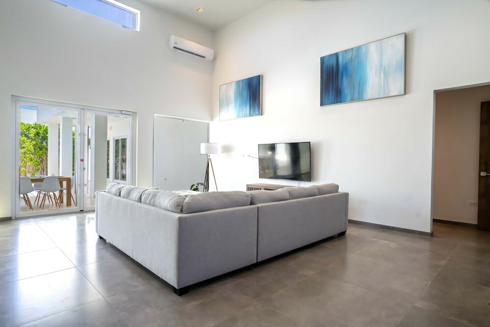 Фото Grand Modern Villa 6-bedroom! Brand New! Heated Jacuzzi!