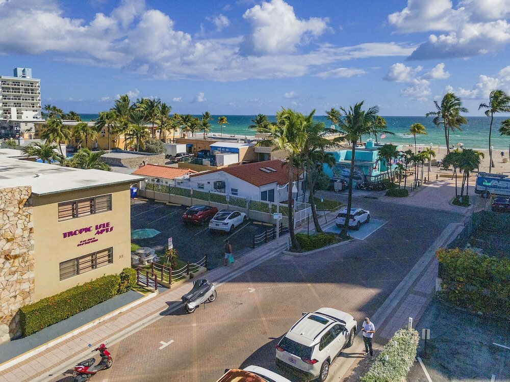 Фото Tropic Isle Hotel and Apartment