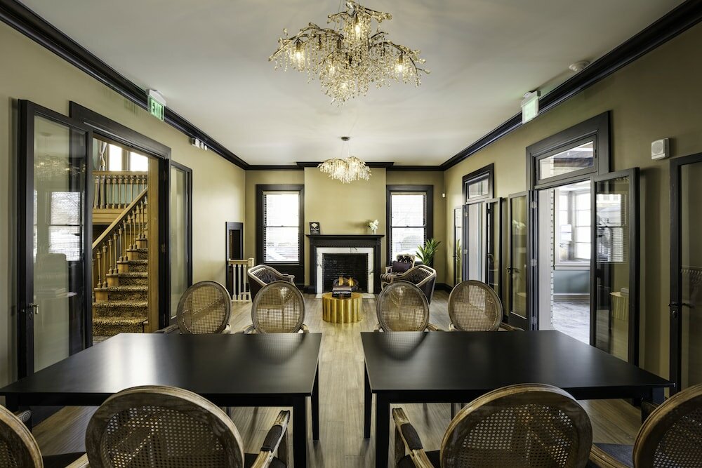 Фото The Edward Hotel