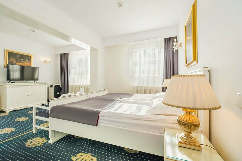 Гостиница Hotel Imparatul Romanilor в Сибиу