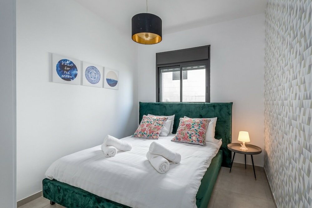 Фото Luxury Garden Apartment Heated Pool