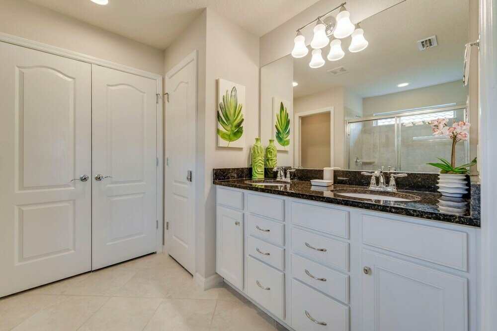 Фото Erin's Windsor at Westside Vacation Home