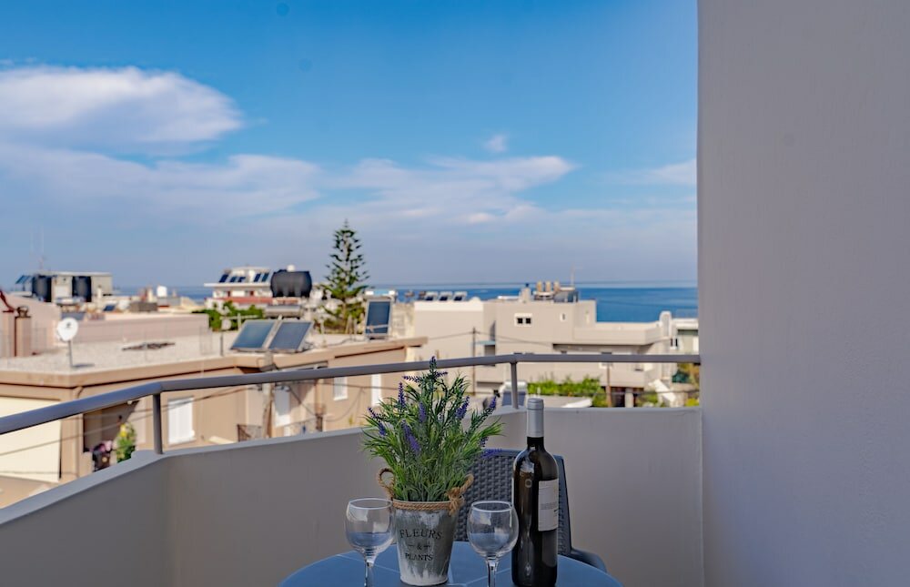 Фото Saint-Trope Studios