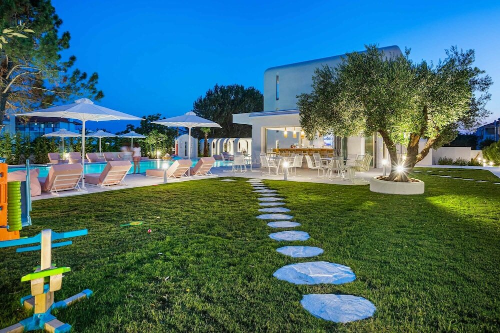 Фото Cocoons Luxury Suites & Villas