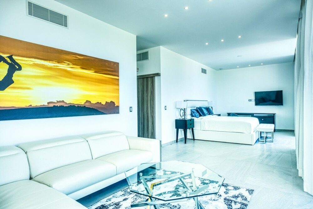 Фото Modern and Fresh Oceanfront Villa