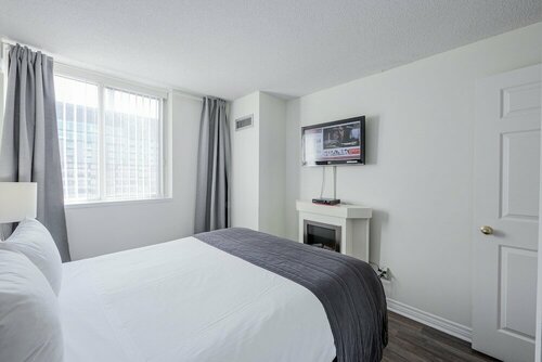 Гостиница City View High Floor Bay Gerrard Pet Friendly Condo Walk to Sick Kids Hospital в Торонто