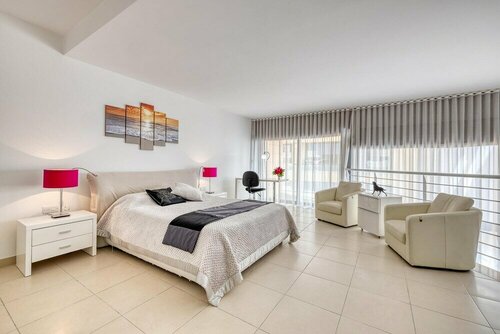Гостиница Duplex Luxury Apartment in Portomaso With Pool в Сент-Джулиансе