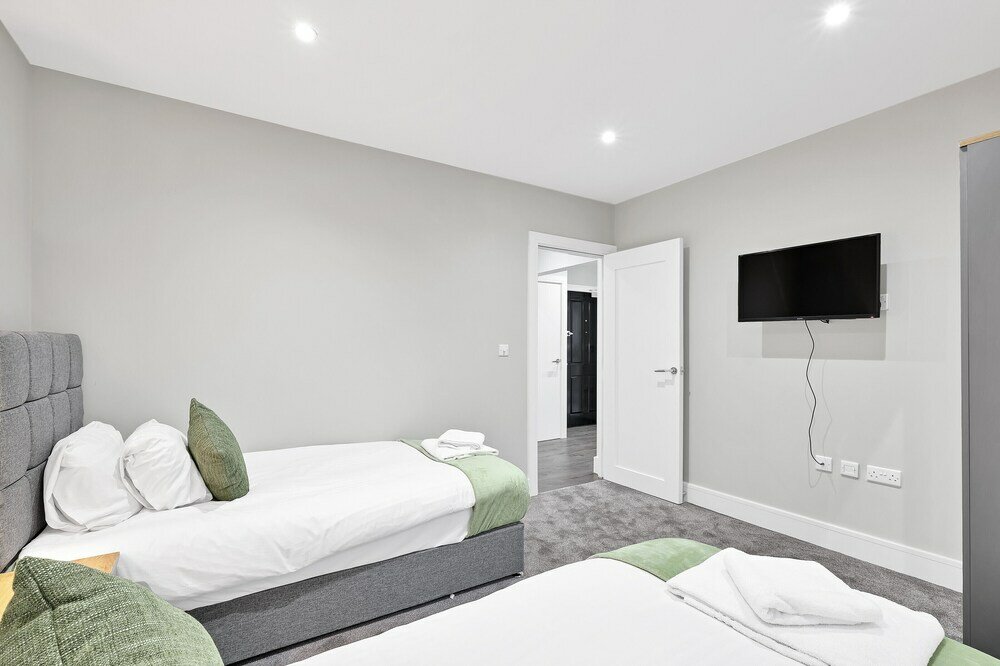 Фото Crown Place 2 & 3 Bedroom Luxury Apts