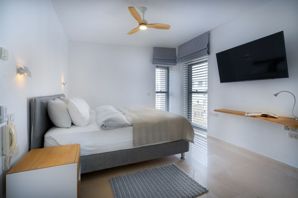 Фото Bright and Clean Rothchild Quarter