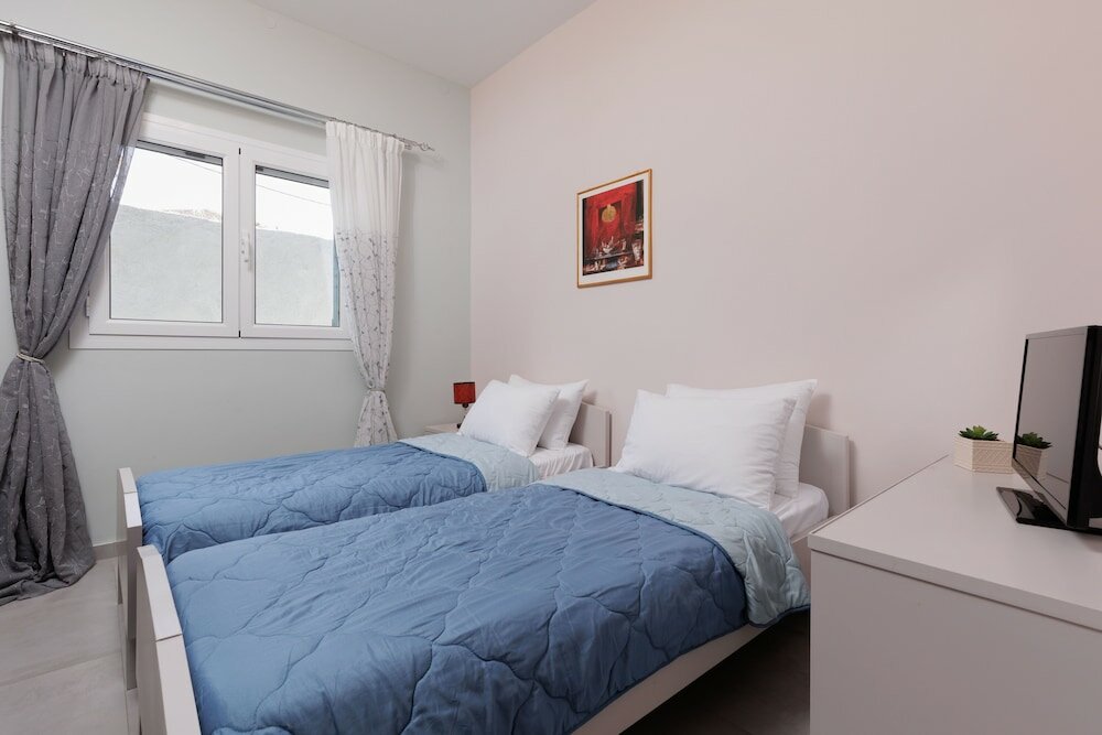 Фото Planet Villas at Ipsos by Konnect, Shared BBQ & Garden