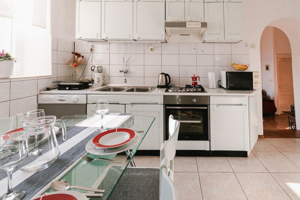 Фото Arya apartment