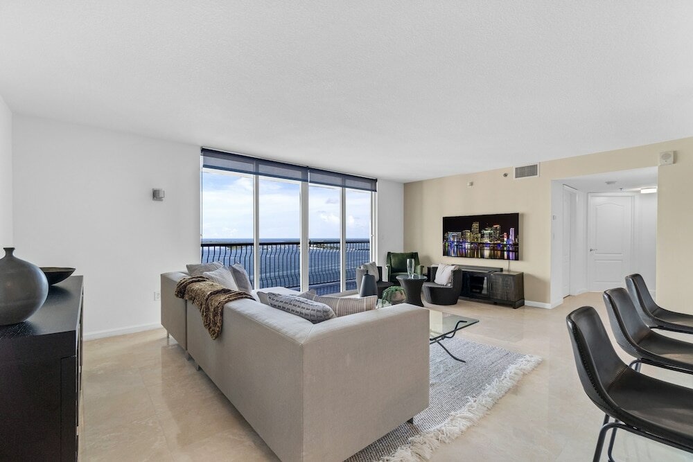 Фото Luxury Apartments W Pool & Ocean views