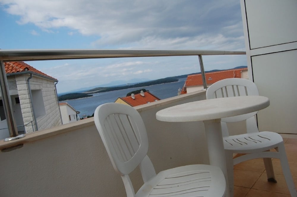 Фото Marti - Free Parking and Grill - A3 - Sunce