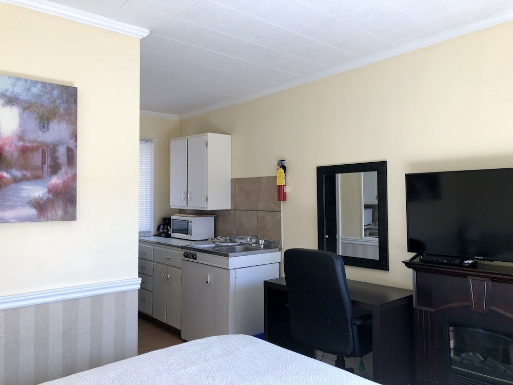 Фото Edgewater Motel & Campground