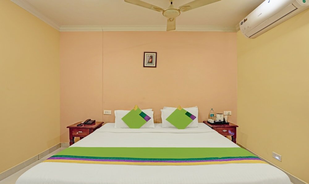 Фото Treebo White Wings