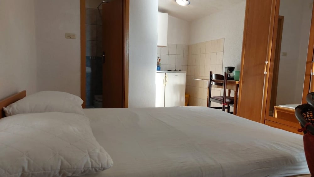 Фото Jase - 30 m From Beach - Sa4-bijela Kuhinja