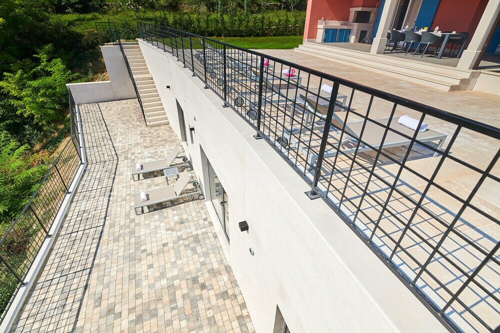 Фото Rainis Hill Top Villa