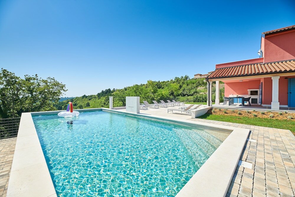 Фото Rainis Hill Top Villa