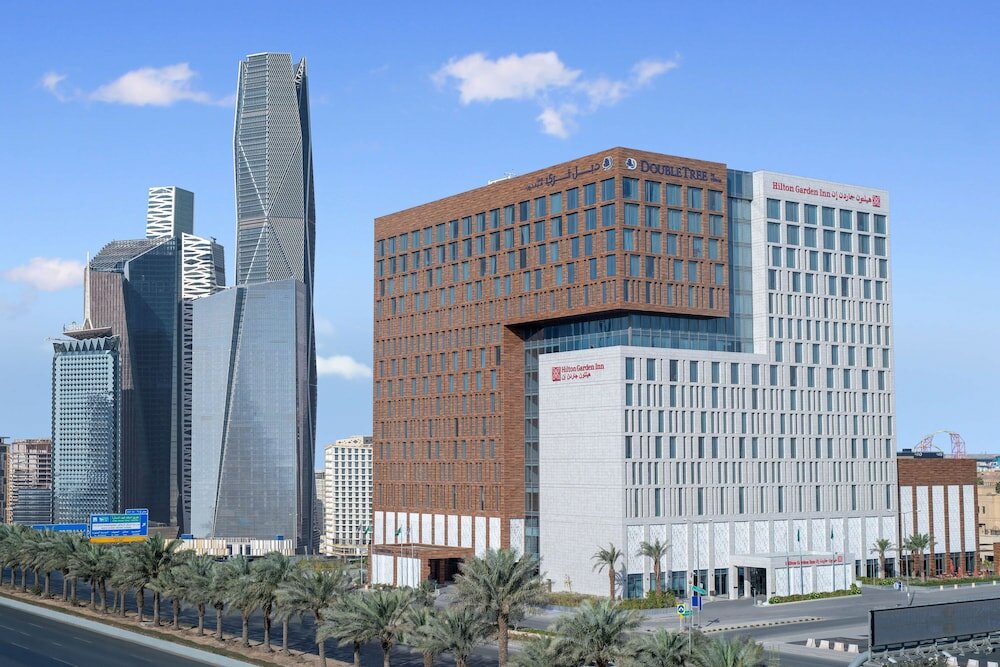Фото DoubleTree by Hilton Riyadh Financial District Hotel & Suites