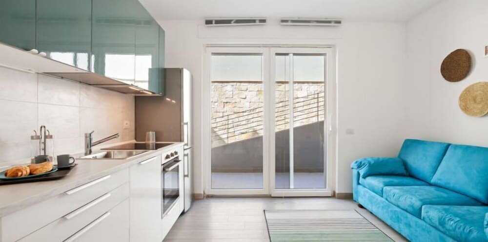 Short-term housing rental Tra mare e centro! nuovo appartamento x4 con parking, Apulia, photo