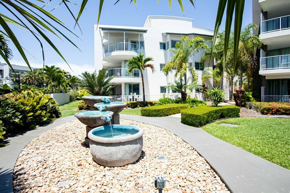 Hotel By The Sea Shore, Queensland, photo